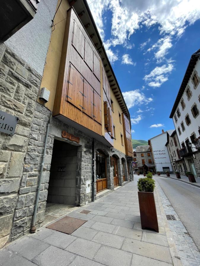 El Atico Nuevo En El Centro Con Ascensor, Garaje, Aire Acondicionado Y Wifi Leilighet Biescas  Eksteriør bilde