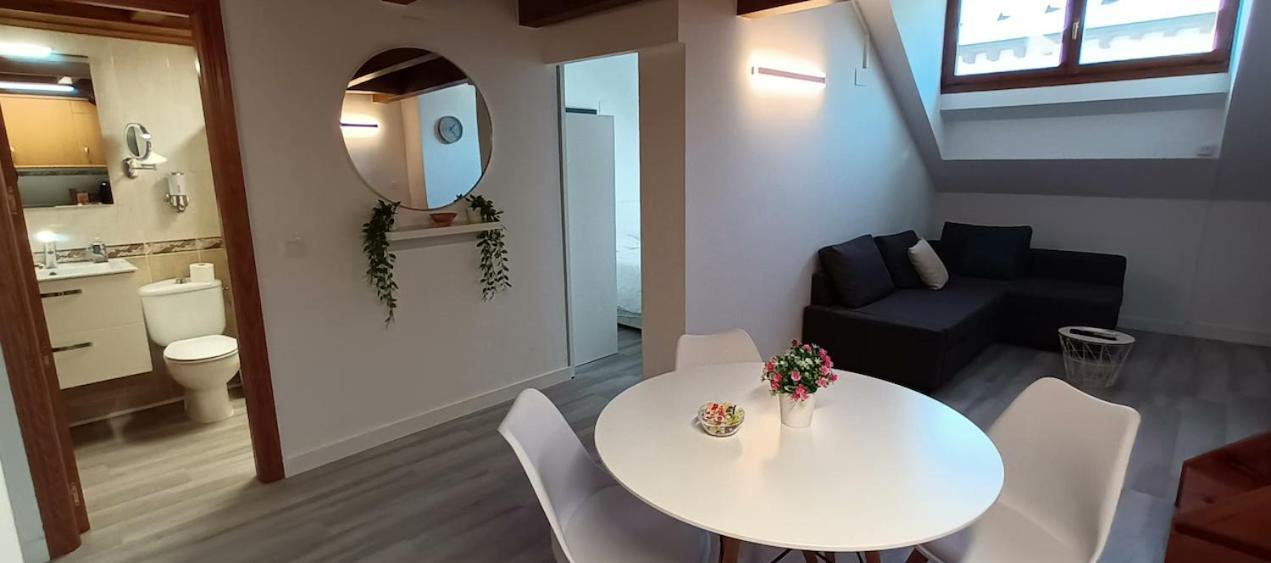 El Atico Nuevo En El Centro Con Ascensor, Garaje, Aire Acondicionado Y Wifi Leilighet Biescas  Eksteriør bilde